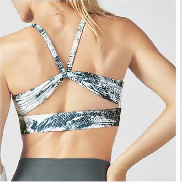 Fabletics Kenzie Sports Bra Womens Medium Snake Print Peek-A-Boo Performance NWT - Picture 8 of 10